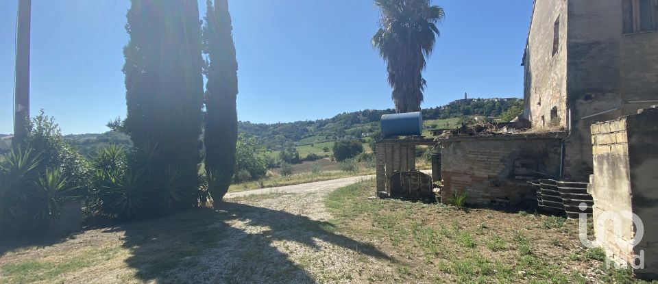 Rustico 12 locali di 450 m² in Petritoli (63848)