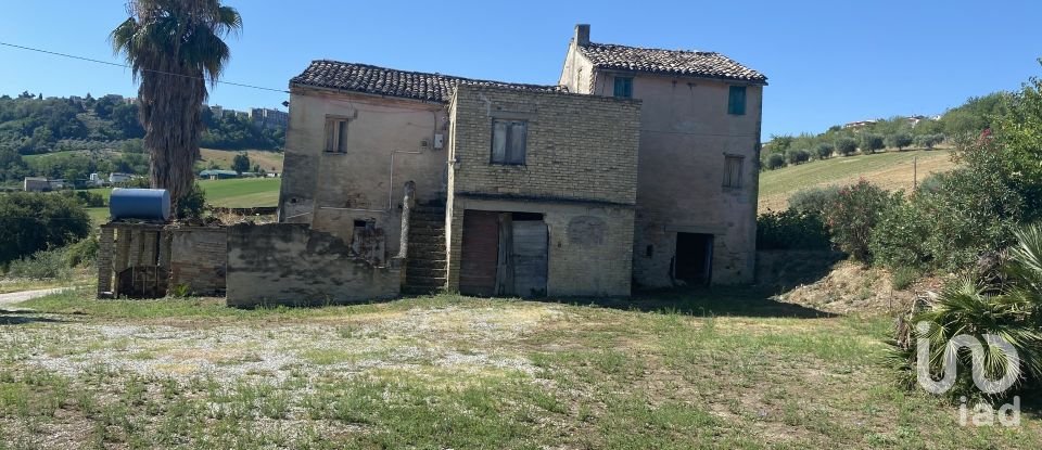 Rustico 12 locali di 450 m² in Petritoli (63848)