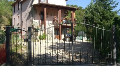 Country home 7 rooms of 190 m² in Apecchio (61042)