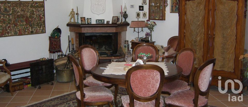 Rustico 7 locali di 190 m² in Apecchio (61042)