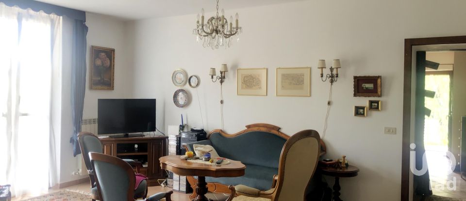 Rustico 7 locali di 190 m² in Apecchio (61042)