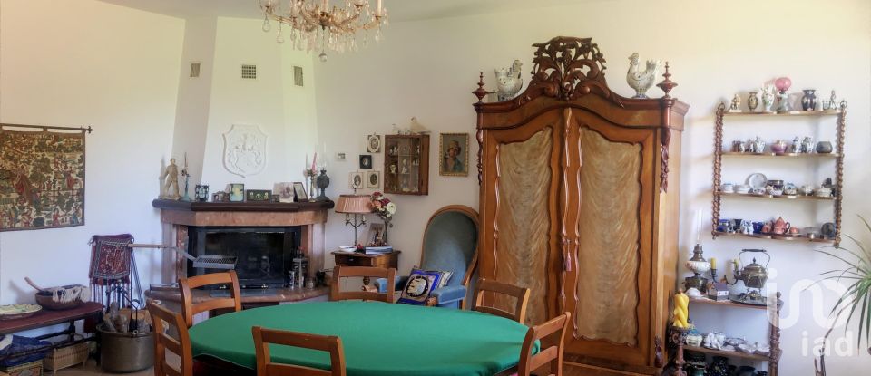 Rustico 7 locali di 190 m² in Apecchio (61042)