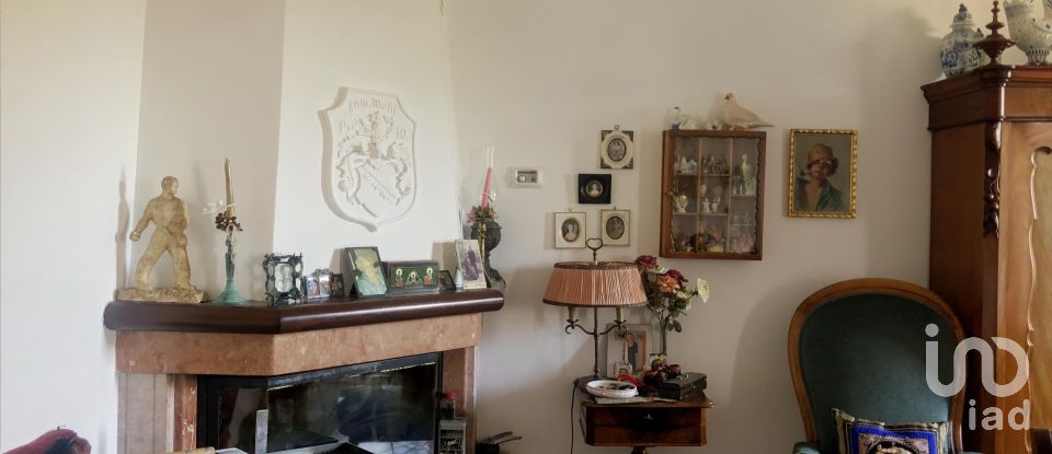 Rustico 7 locali di 190 m² in Apecchio (61042)