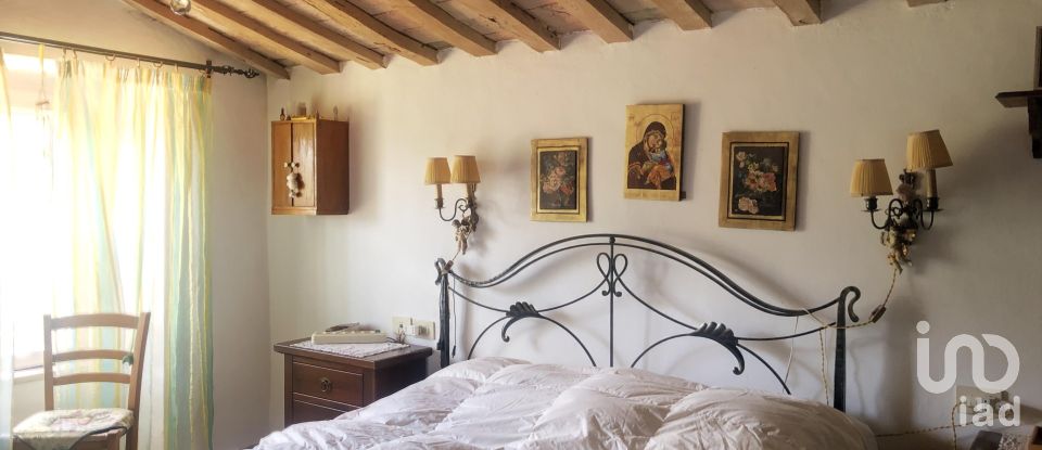 Rustico 7 locali di 190 m² in Apecchio (61042)