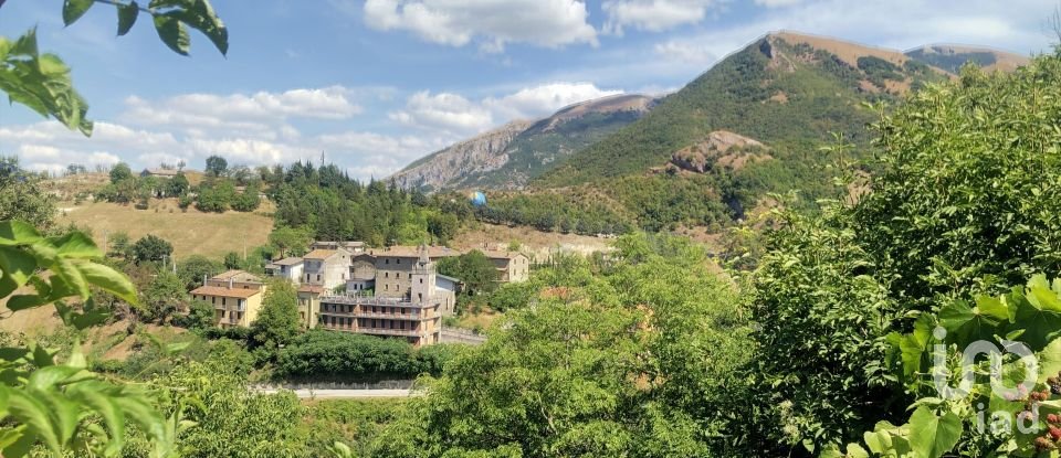 Rustico 7 locali di 190 m² in Apecchio (61042)