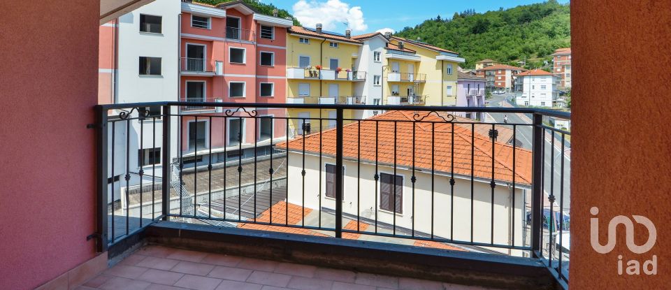 House 8 rooms of 180 m² in Cengio (17056)