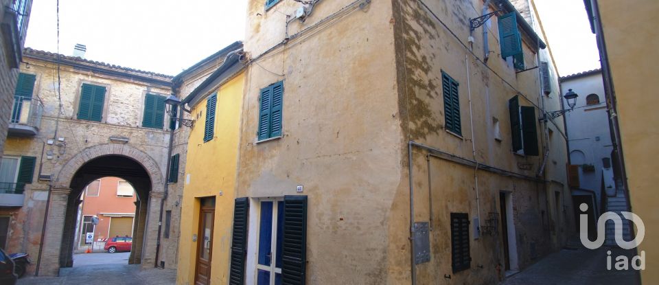 Building de 100 sq m em Poggio San Marcello (60030)