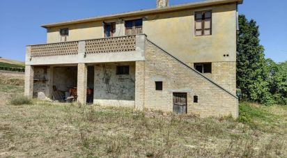 Casa indipendente 5 locali di 220 m² in Carassai (63063)