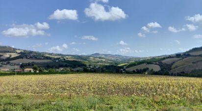 Casa indipendente 5 locali di 220 m² in Carassai (63063)