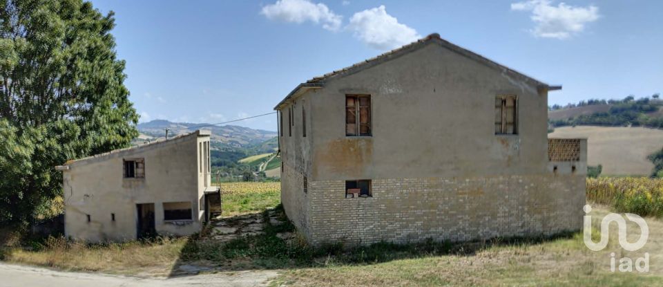 Town house 5 rooms of 220 m² in Carassai (63063)