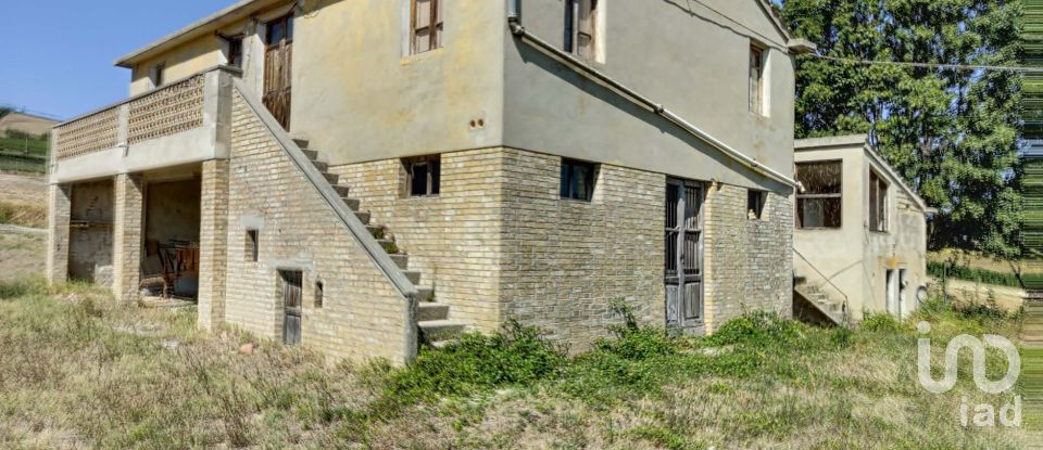 Townhouse 5 rooms of 220 m² in Carassai (63063)