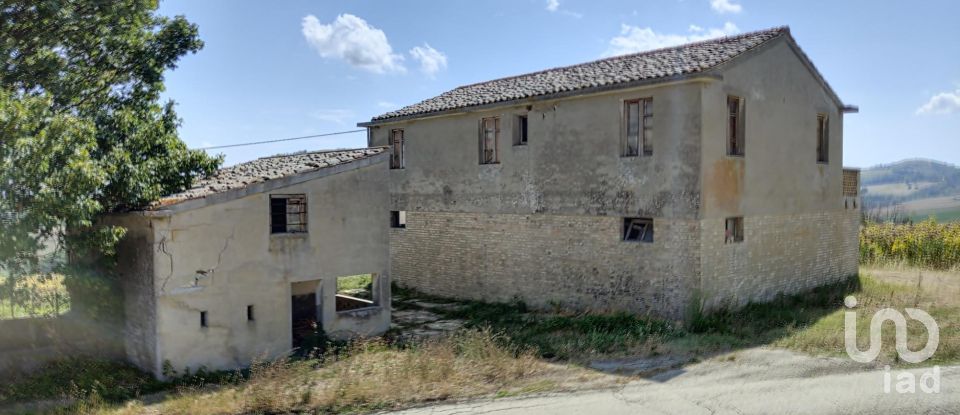 Townhouse 5 rooms of 220 m² in Carassai (63063)