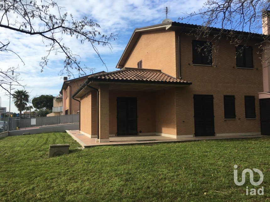 Villa Bifamiliare 8 locali di 298 m² a Porto Sant'Elpidio (63821)