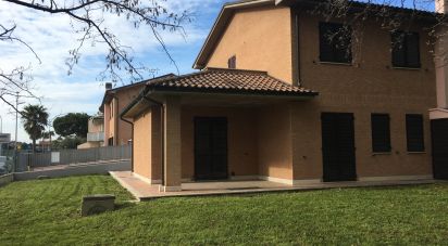 Villa Bifamiliare 8 locali di 298 m² a Porto Sant'Elpidio (63821)