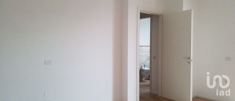 Apartment 7 rooms of 303 m² in Porto Sant'Elpidio (63821)