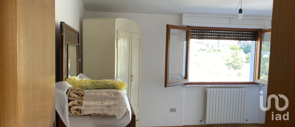 Three-room apartment of 150 m² in Castignano (63072)