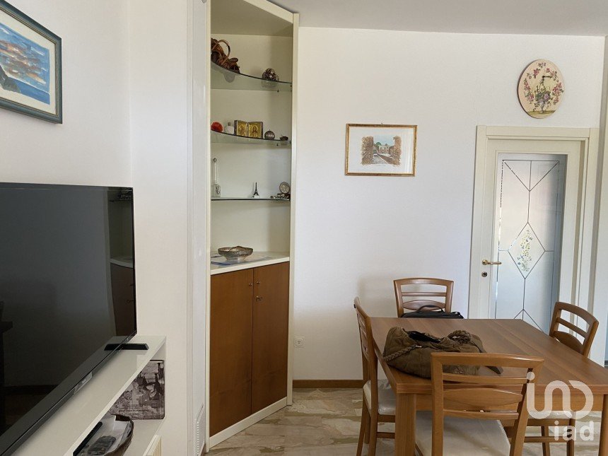 Traditional house 3 rooms of 150 m² in Castignano (63072)