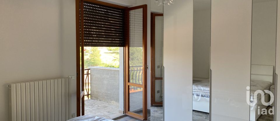 Villa a schiera 6 locali di 330 m² in Castignano (63072)