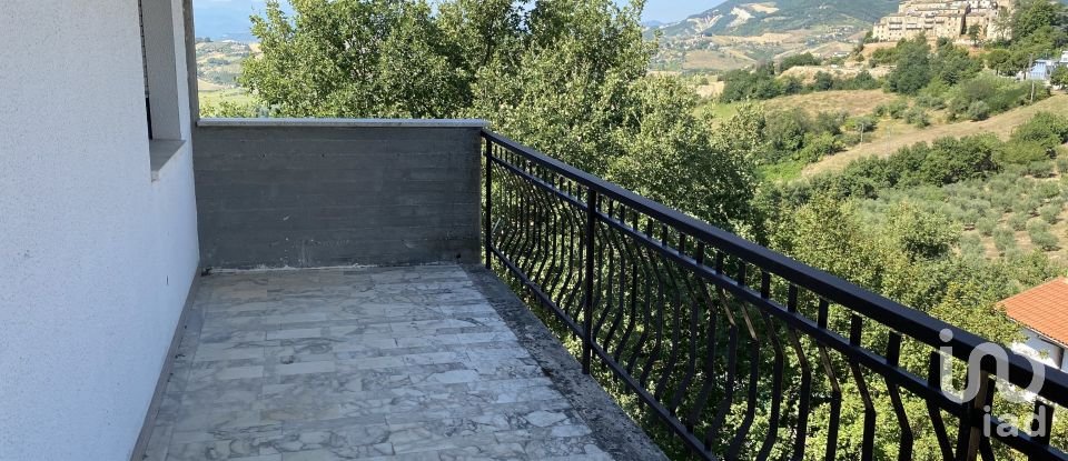 Villa a schiera 6 locali di 330 m² in Castignano (63072)