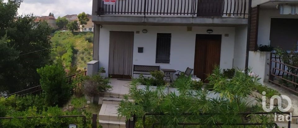 Villa a schiera 3 locali di 150 m² in Castignano (63072)