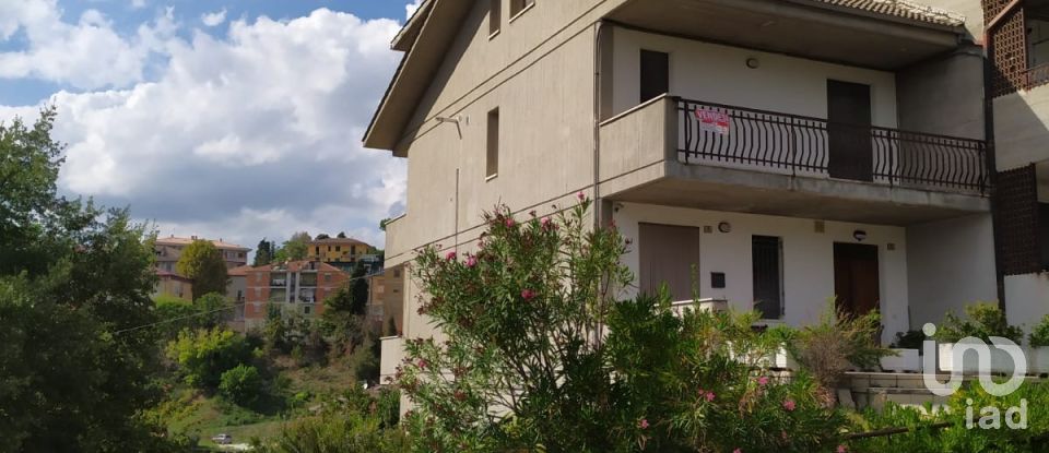 Villa a schiera 3 locali di 150 m² in Castignano (63072)