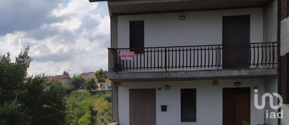Villa a schiera 6 locali di 330 m² in Castignano (63072)