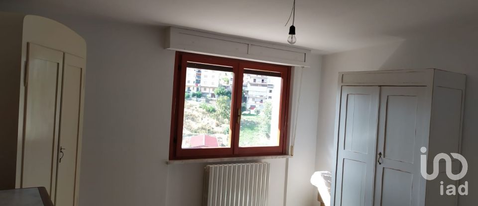 Villa a schiera 6 locali di 330 m² in Castignano (63072)