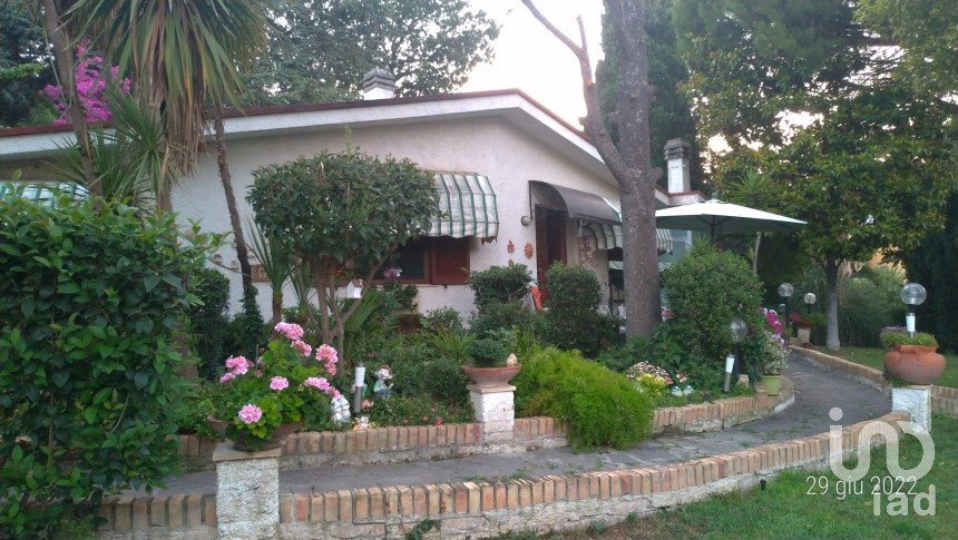 Casa indipendente 9 locali di 400 m² in Montesilvano (65015)