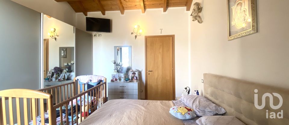 Three-room apartment of 110 m² in Vedano Olona (21040)
