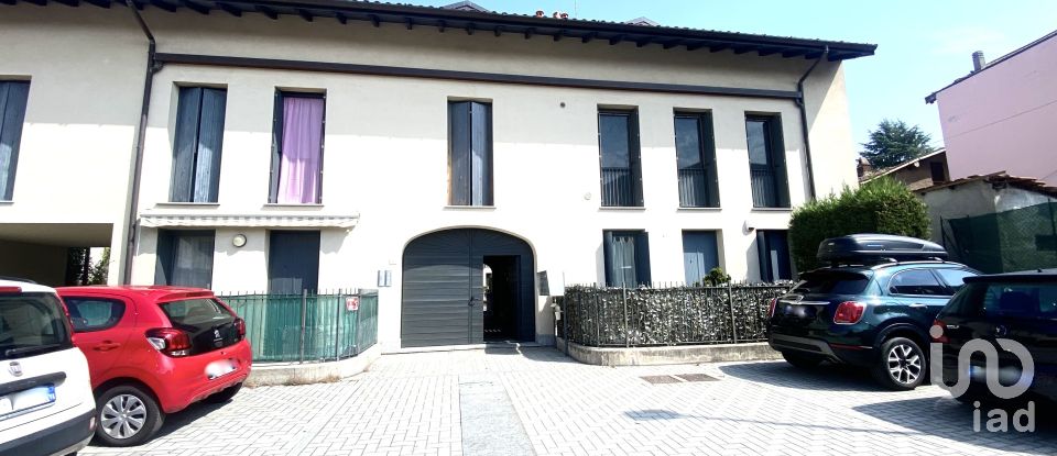 Three-room apartment of 110 m² in Vedano Olona (21040)