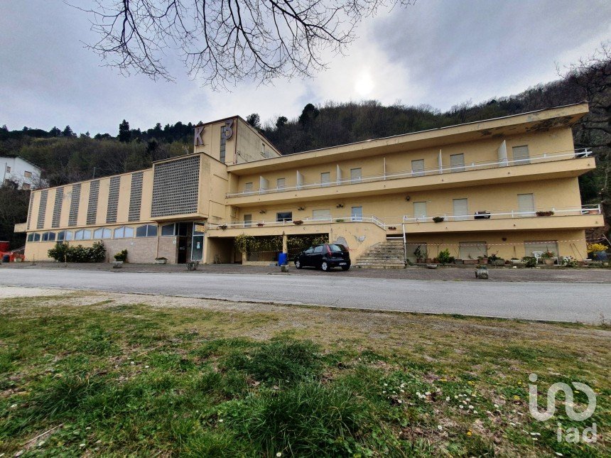Hotel-restaurant of 2,500 m² in Serra San Quirico (60048)