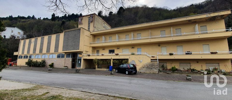 Hotel-restaurant of 2,500 m² in Serra San Quirico (60048)
