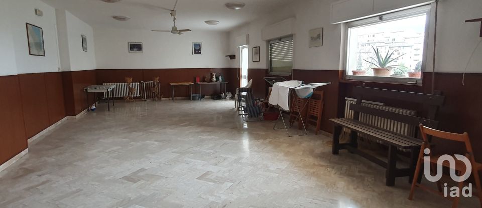 Hotel-restaurant of 2,500 m² in Serra San Quirico (60048)