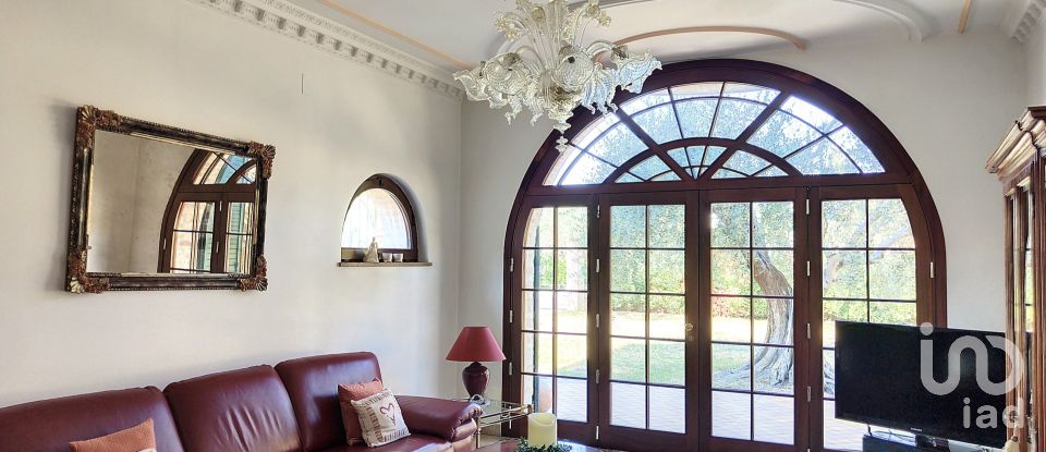 Casa indipendente 8 locali di 320 m² in Ascoli Piceno (63100)