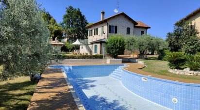 Casa indipendente 8 locali di 320 m² in Ascoli Piceno (63100)