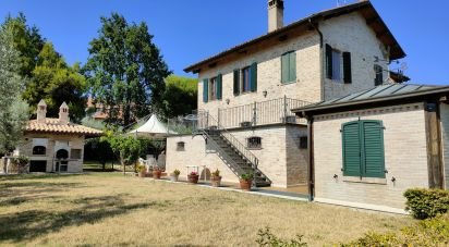 Casa indipendente 8 locali di 320 m² in Ascoli Piceno (63100)