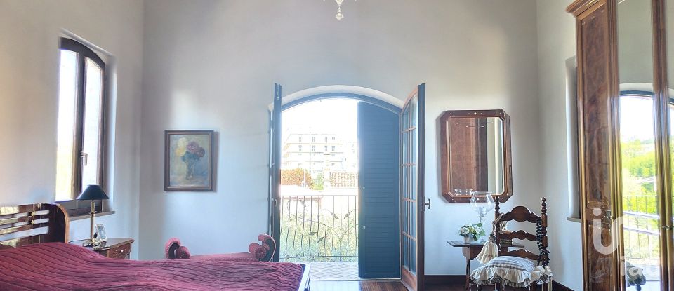Casa indipendente 8 locali di 320 m² in Ascoli Piceno (63100)