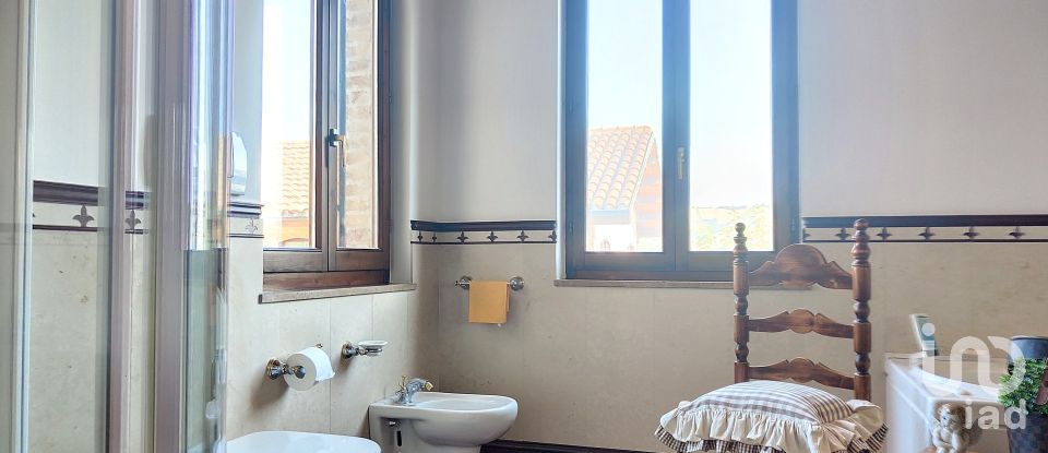 Casa indipendente 8 locali di 320 m² in Ascoli Piceno (63100)