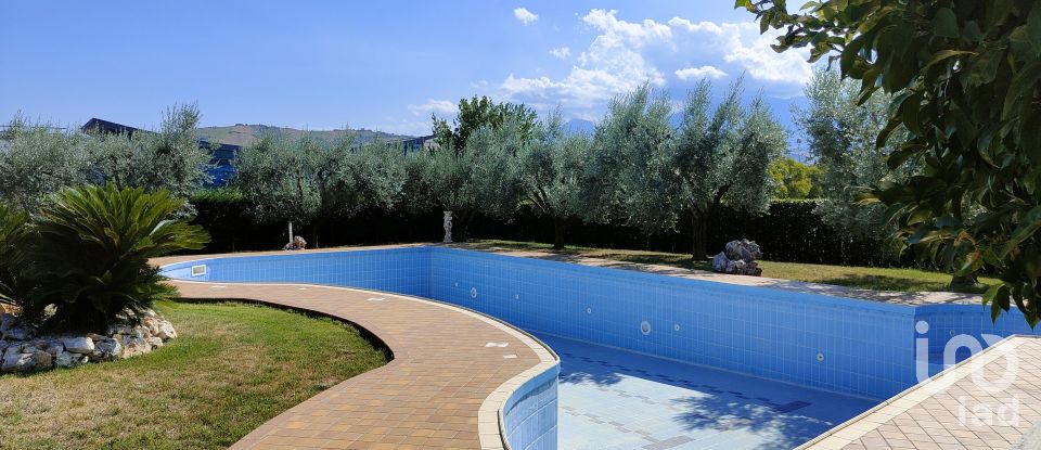 Casa indipendente 8 locali di 320 m² in Ascoli Piceno (63100)