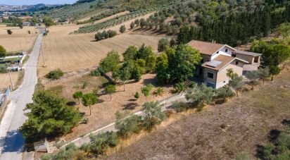 Casa indipendente 11 locali di 400 m² in Collecorvino (65010)