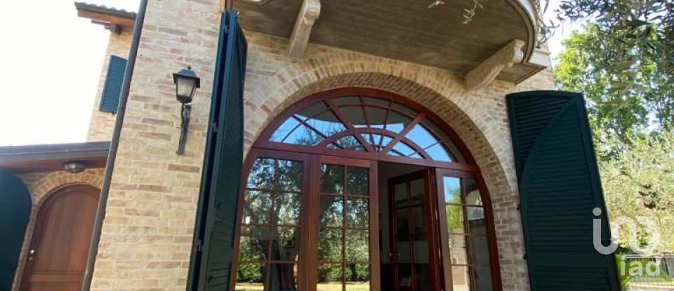 Casa indipendente 8 locali di 320 m² in Ascoli Piceno (63100)