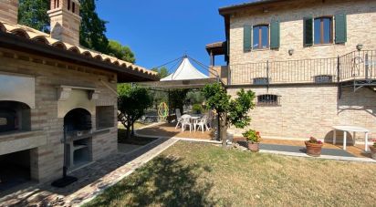 Casa indipendente 8 locali di 320 m² in Ascoli Piceno (63100)