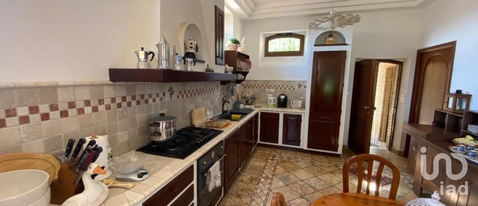 Casa indipendente 8 locali di 320 m² in Ascoli Piceno (63100)