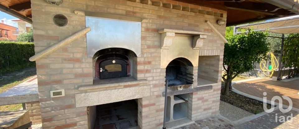 Casa indipendente 8 locali di 320 m² in Ascoli Piceno (63100)