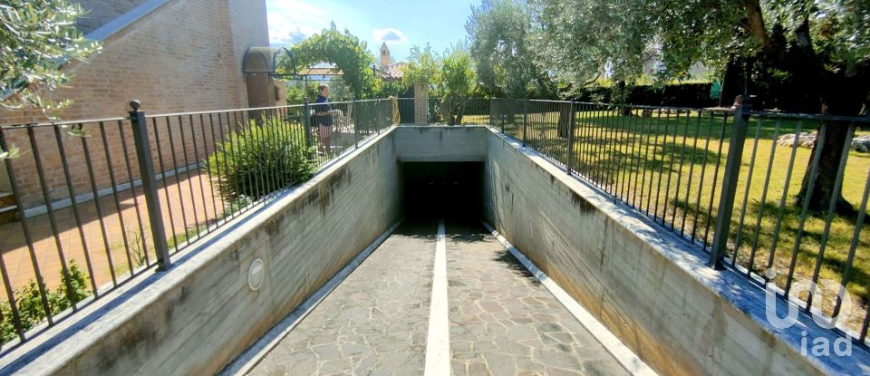 Casa indipendente 8 locali di 320 m² in Ascoli Piceno (63100)