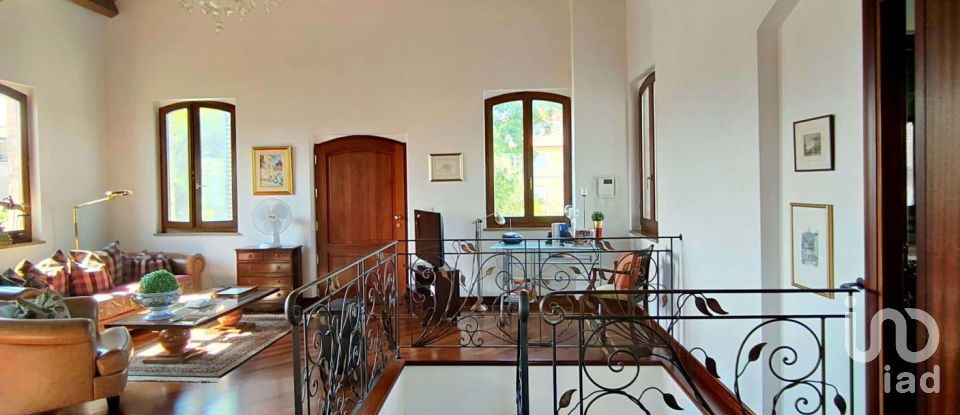 Casa indipendente 8 locali di 320 m² in Ascoli Piceno (63100)