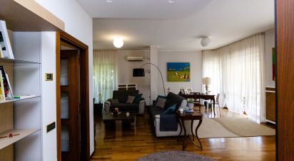 Apartment 8 rooms of 256 m² in Teramo (64100)