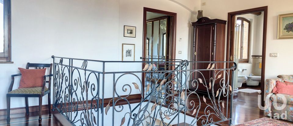 Casa indipendente 8 locali di 320 m² in Ascoli Piceno (63100)