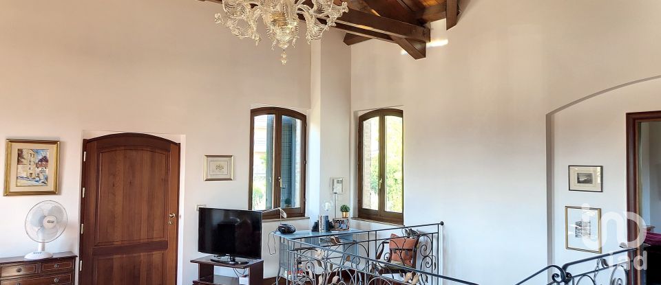 Casa indipendente 8 locali di 320 m² in Ascoli Piceno (63100)