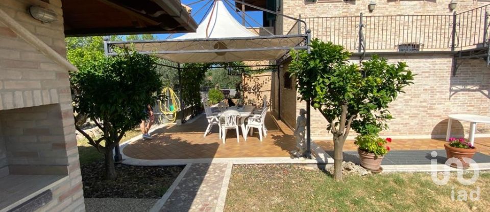 Casa indipendente 8 locali di 320 m² in Ascoli Piceno (63100)